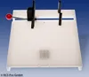 A white cutting board with black and red accessories, set against a blue gradient background. Produktbild-Vorschau