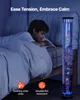 A young person is lying in bed, looking at a tall, cylindrical bubble lamp with colorful fish inside. Anteprima dell’immagine prodotto