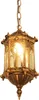 A hanging lantern with a chain. Voir les images du produit