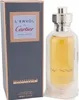 Klare Glasflasche mit silberner Metallkappe und goldgelber Flüssigkeit steht neben grauer Box mit kupfergerahmtem Etikett „L’Envol de Cartier“. Produktbild-Vorschau