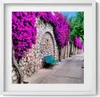 Straße mit Blumen auf Capri, Italien– Wandbild mit Rahmen – Produktbild-Vorschau 1