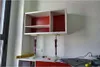A cabinet is being held up by two hydraulic supports, positioned on a desk. Produktbild-Vorschau