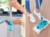 A split image showing a person assembling a mop handle on the left and using a mop to clean a wooden floor on the right. Produktbild-Vorschau