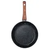 A frying pan with a wooden handle is shown from a top-down perspective against a white background. Anteprima dell’immagine prodotto