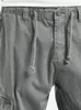 A close-up view of the waist and upper leg area of gray cargo jogging pants. Produktbild-Vorschau