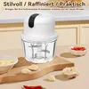 A white electric mini chopper is displayed on a wooden cutting board, surrounded by garlic, chili peppers, and a bowl of chopped ingredients. Produktbild-Vorschau