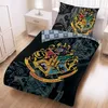 A Harry Potter themed duvet cover and pillowcase set laid out on a bed. Náhled obrázku produktu