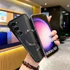 A person's hands are holding a black phone case with a Samsung Galaxy S23 phone inside. The phone has a purple and pink gradient wallpaper. Anteprima dell’immagine prodotto