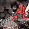 A close-up shot of a red and black mini chainsaw cutting into a log, with text highlighting its features. Produktbild-Vorschau