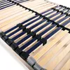 Close-up view of a wooden bed slat base with blue fabric straps and black plastic connectors. Anteprima dell’immagine prodotto