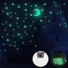 Set di 100 adesivi murali fluorescenti Stelle e luna Anteprima dell’immagine prodotto 8
