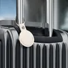 A close-up shot of a white tracker attached to a silver suitcase handle. Voir les images du produit