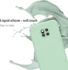 A light green phone case is shown with splashes of liquid around it, highlighting its material and ease of cleaning. Produktbild-Vorschau