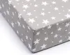 A close-up view of a grey fitted sheet with white stars, showing the corner seam. Produktbild-Vorschau
