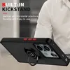 A person wearing a white shirt is in the background, and a black phone case with a ring holder is in the foreground. Produktbild-Vorschau