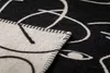 Leichte Kuscheldecke Gesichter Farbe Rohweiß 140x200cm von Produktbild-Vorschau 5