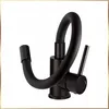 A black kitchen faucet with a flexible hose. Produktbild-Vorschau