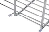 A close-up view of the bottom part of a chrome wire rack, showing the feet with clear plastic caps. Anteprima dell’immagine prodotto