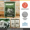 A collage of images featuring Fendt tractors, including a vintage tin, close-ups, and smaller tins, along with informational icons and text. Voir les images du produit