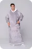 Langer Deckenpullover XXL - Kuscheldecke mit Ärmeln - Produktbild-Vorschau 2