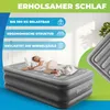 A woman sleeping on an inflatable mattress with text overlays highlighting product features. Produktbild-Vorschau