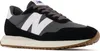 A studio shot of a New Balance sneaker. Podgląd zdjęcia produktu