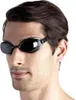 Close-up of a man wearing black swimming goggles. Voir les images du produit