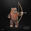 A Star Wars Black Series Wicket figure holding a bow and arrow against a black background. Anteprima dell’immagine prodotto