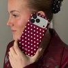 Polka Dots (Burgundy)  - Kompatibel mit iPhone 15 Plus Produktbild-Vorschau 2