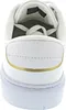 The back view of a white low-top sneaker with a gold stripe detail. Náhled obrázku produktu