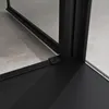 Close-up view of the corner of a black shower enclosure, showing the frame and base. Produktbild-Vorschau