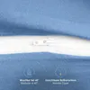 A close-up view of a light blue pillowcase with a white zipper, showing care instructions and feature highlights. Produktbild-Vorschau