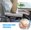 A person sitting in a chair with armrest cushions, with a close-up inset of an elbow with redness indicating pain. Náhled obrázku produktu