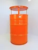 An orange barrel-shaped table with a metal logo on the front, set against a white background. Podgląd zdjęcia produktu