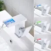 Jednouchwytowa bateria wodospadowa LED Bateria umywalkowa Podgląd zdjęcia produktu 1