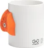 Weißer Kaffeebecher mit orangefarbenem Klettergriff von YY Vertical; ideal als Geschenk für Kletterfreunde. Náhľad obrázku produktu