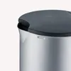 A close-up view of the top of a stainless steel electric kettle with a dark gray lid. Produktbild-Vorschau