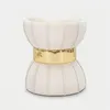 Een fluweel tafeltje met gouden details, diameter 40 cm Productafbeelding-voorbeeld 7