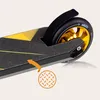 Close-up view of a scooter's rear wheel and deck, highlighting grip and design elements. Anteprima dell’immagine prodotto