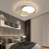 A modern bedroom with a stylish ceiling light. Podgląd zdjęcia produktu