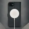 A black leather iPhone case with a white wireless charger attached to the back. Anteprima dell’immagine prodotto