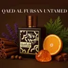 A perfume bottle is displayed with various natural elements like cinnamon sticks, lavender, and an orange slice, suggesting the fragrance notes. Voir les images du produit