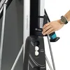 A hand is shown inserting a black accessory into a gray and black table tennis table. Produktbild-Vorschau
