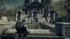 A character in tactical gear stands in front of a large, ornate building with a pool of water in the foreground. Produktbild-Vorschau