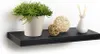 A black floating shelf with decorative items on it. Náhled obrázku produktu