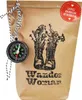 A brown paper bag with a compass keychain attached and a graphic of boots with flowers, along with text. A red circular sticker is in the top right corner. Anteprima dell’immagine prodotto