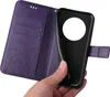 A hand is holding a purple flip phone case open, revealing the inside of the case and the phone it is designed to hold. Produktbild-Vorschau