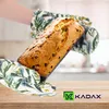 Hands wearing oven mitts are holding a freshly baked loaf of bread in a baking pan. Podgląd zdjęcia produktu