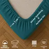 A close-up of a teal fitted sheet corner on a beige mattress, with text overlays and icons indicating product features. Produktbild-Vorschau