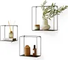 Three black metal cube-shaped wall shelves are displayed against a white background. Each shelf holds decorative items. Anteprima dell’immagine prodotto